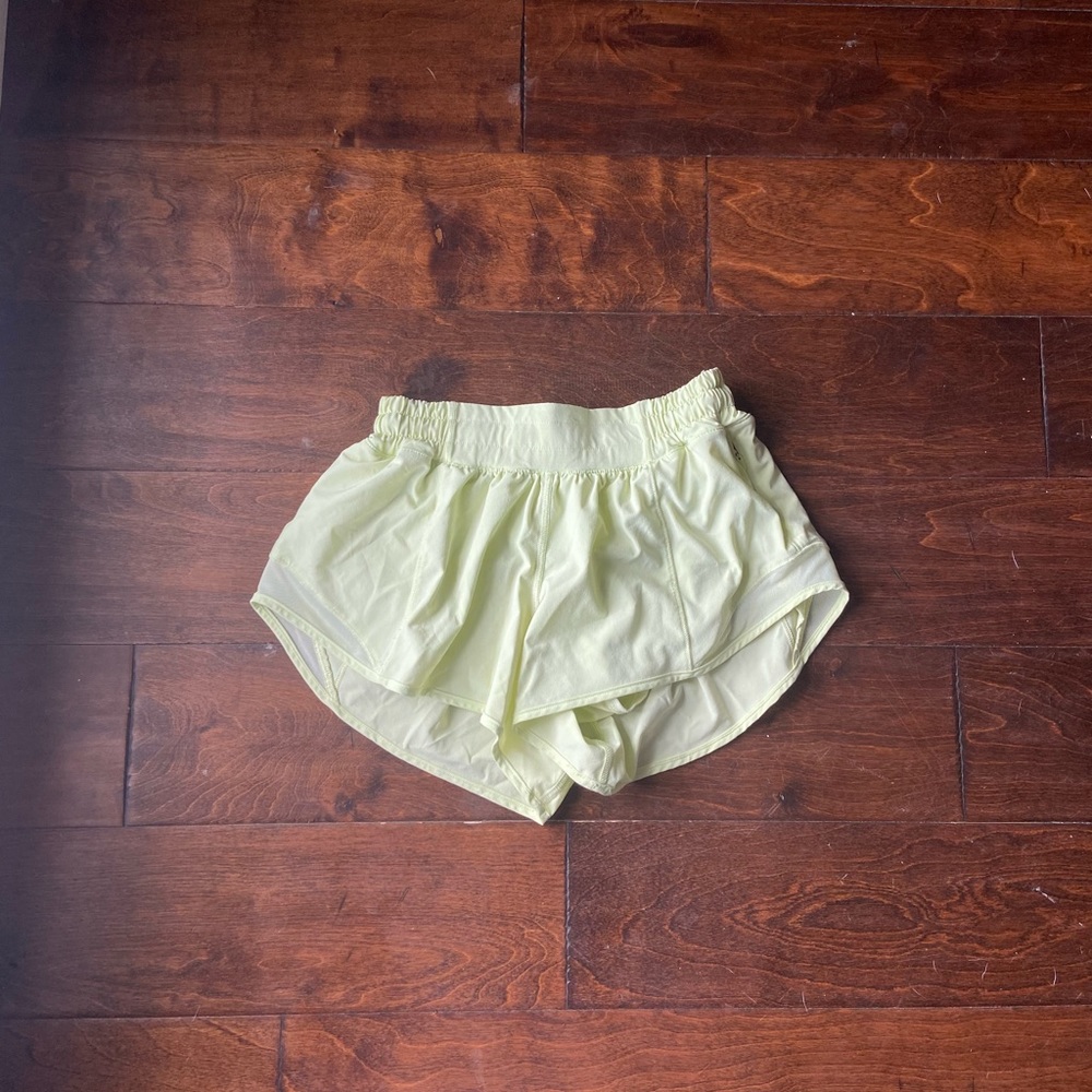 lululemon light green 2.5in shorts